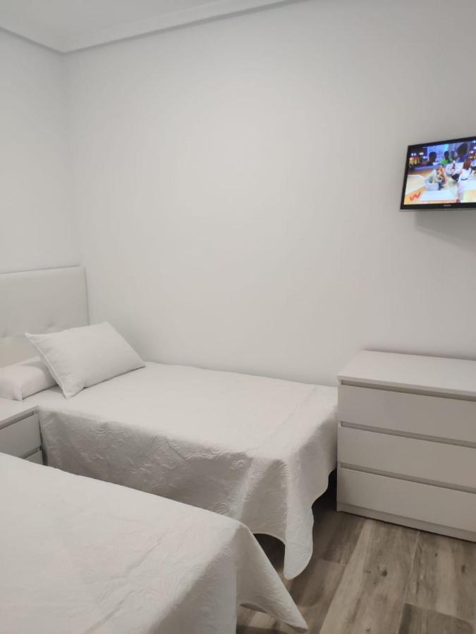 Piso Recien Reformado A Menos De 50M De La Playa Apartment Torrevieja Ngoại thất bức ảnh